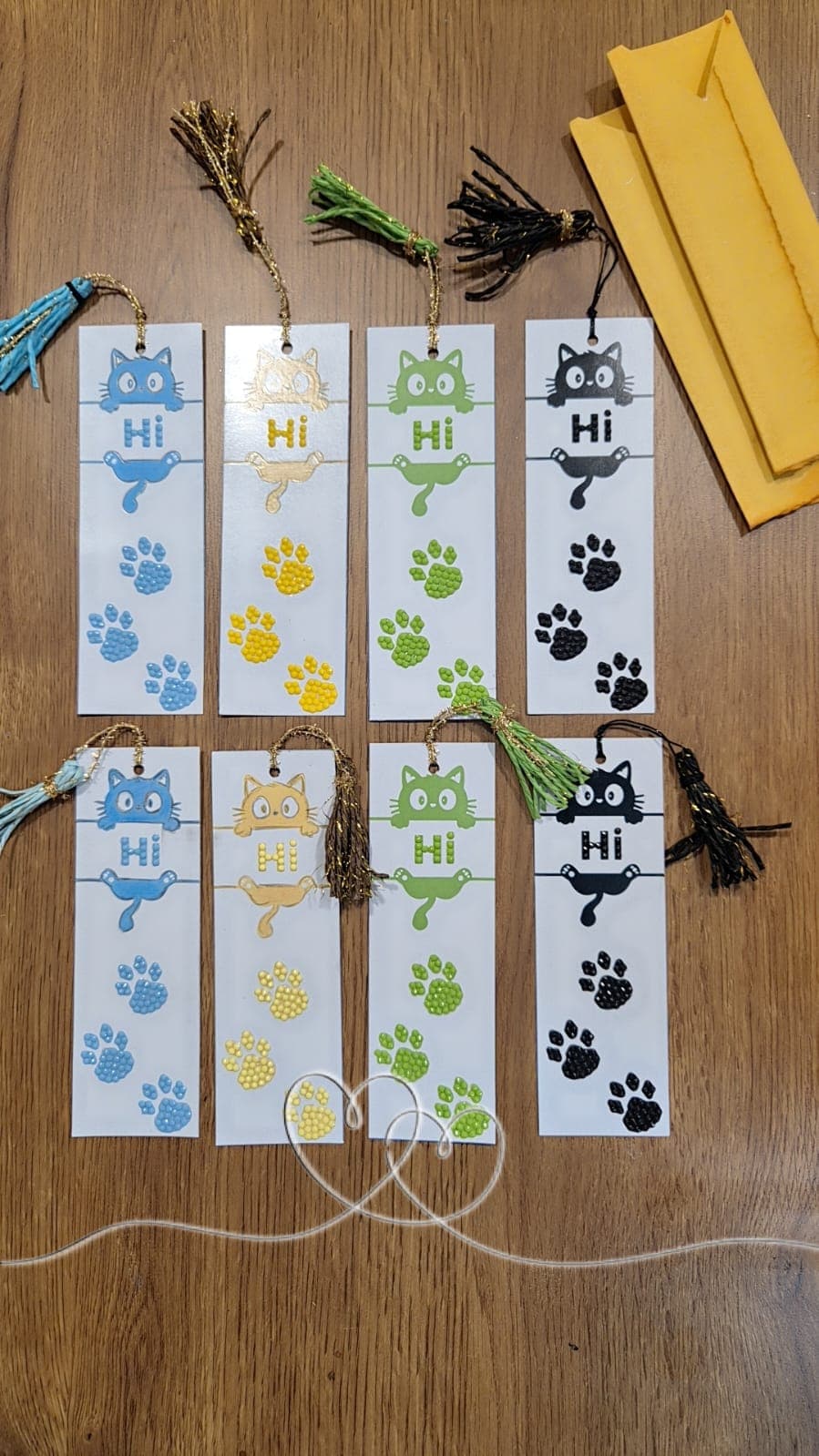🐾 Kitty Love Bookmark